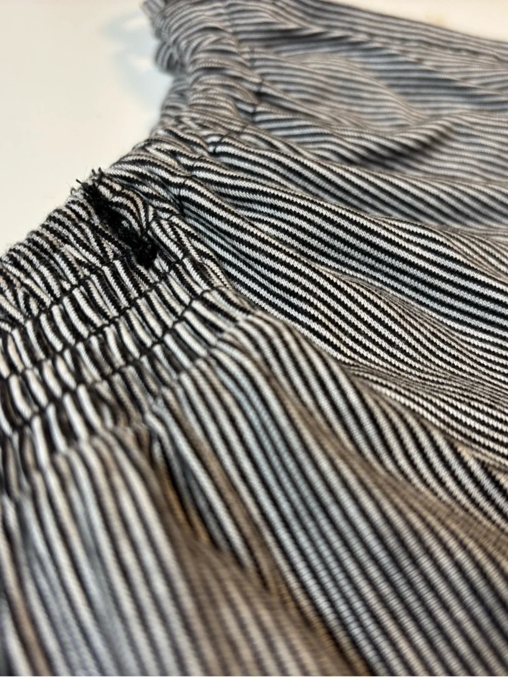 American Eagle Off-Shoulder Flutter Sleeve Women’s XL Black White Stripe Top - Picture 5 of 9